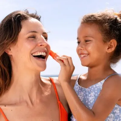 SVR SUN SECURE STICK SPF50+10G + Gelée Moussante Physiopure 55mL (Offerte)